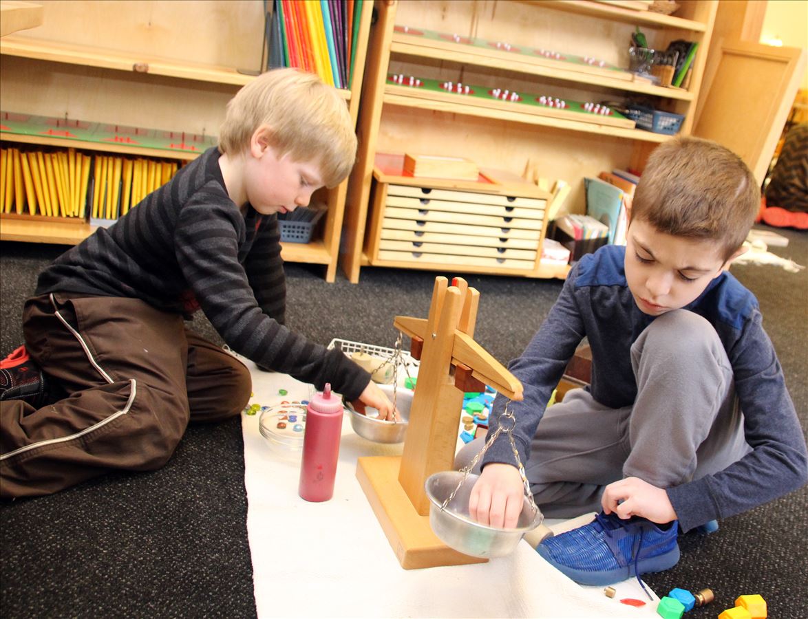 Elementary students experimenting with the concept of weight